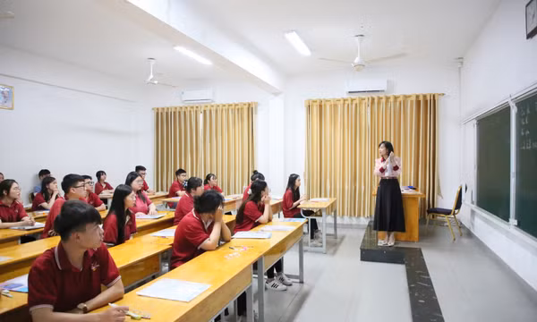 Sĩ tử Quảng Ninh hoàn thành buổi thi các môn tổ hợp