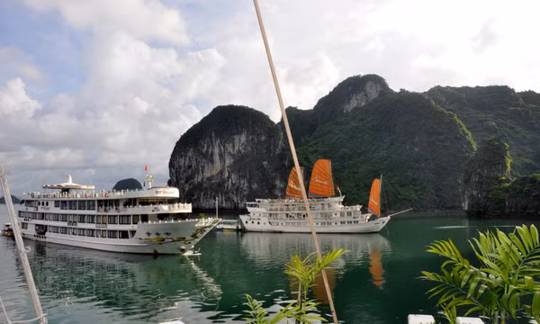Giải bài toán chuyển đổi, thay thế tàu du lịch trên Vịnh Hạ Long