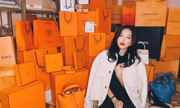 Khởi tố, bắt giam hotgirl ‘hàng hiệu’ chuyên lừa đảo tiền đặt cọc