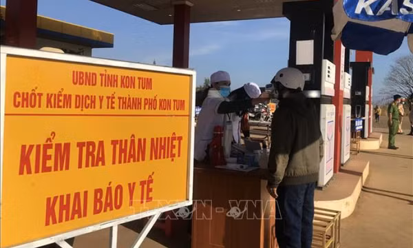 Kiểm điểm chốt kiểm dịch để lọt trường hợp F1 vào địa bàn