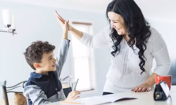 8 “bí quyết” nuôi dưỡng tư duy tích cực cho trẻ