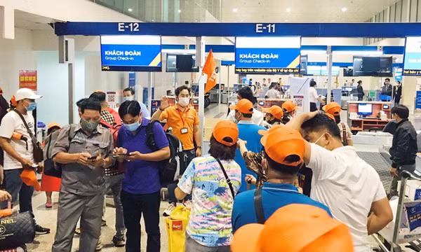 Du lịch tiêm vaccine Covid-19: Vừa chào tour đã phải tạm ngừng