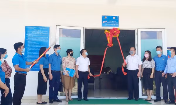 Khai trương điểm tư vấn pháp luật và tiếp công nhân lao động