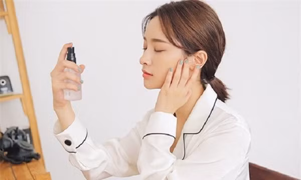 Xịt khoáng và những điều bạn cần biết trước khi sử dụng
