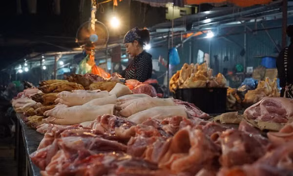 Nghịch lý giá thịt lợn