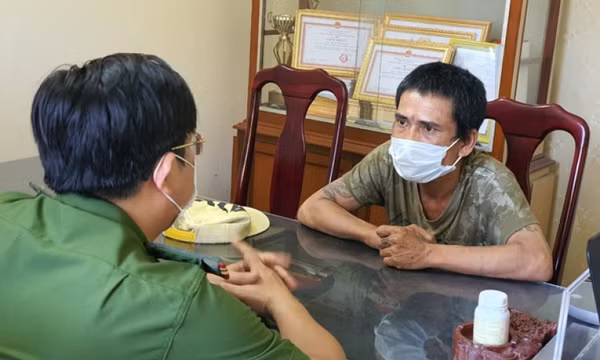 Đà Nẵng bắt đối tượng đập phá các pa nô bầu cử