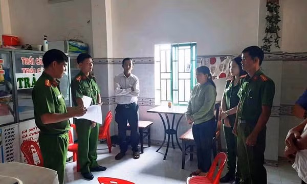 Vợ cán bộ huyện 'nổ' quen Bí thư Huyện ủy, lừa tiền chạy việc của 14 người