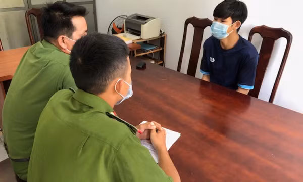 Đánh và doạ giết người yêu vì có ý định chia tay