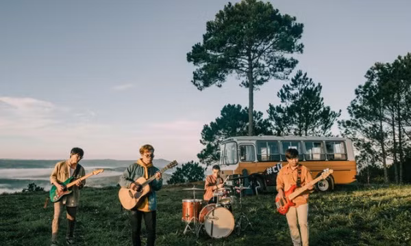 Album “Qua khung cửa sổ”: Chillies đã đủ định hình cá tính?