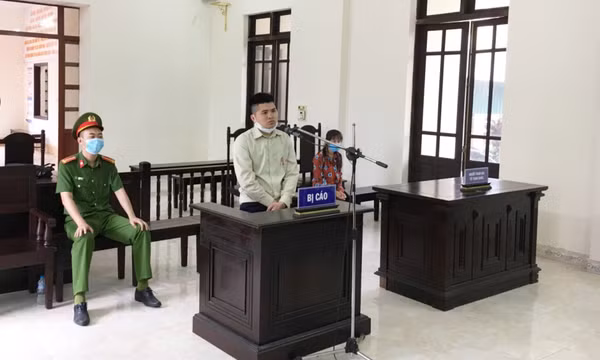 Lĩnh 18 tháng tù vì tàng trữ trái phép chất ma túy