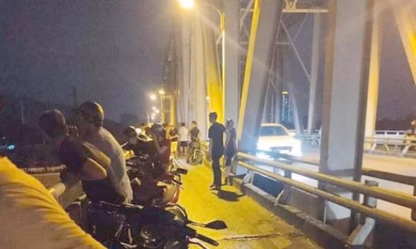 Phát hiện thi thể nam giáo viên dưới sông Lam, trên đầu có 3 vết đạn