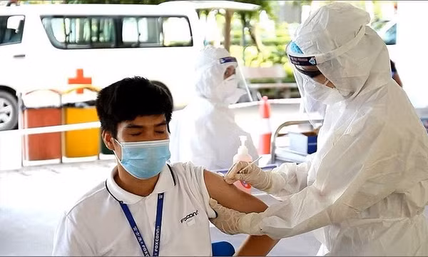 Cấp tốc tiêm vaccine Covid-19 cho 100.000 công nhân Bắc Giang