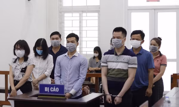 Phạt tù nhóm tổ chức “đi lậu” sang Hàn Quốc trên chuyên cơ Quốc hội