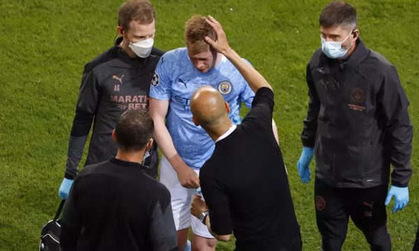 De Bruyne gãy xương mũi và hốc mắt