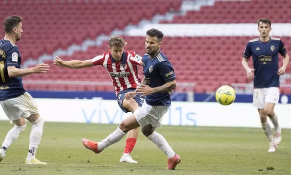 Suarez giữ Atletico trên đỉnh La Liga