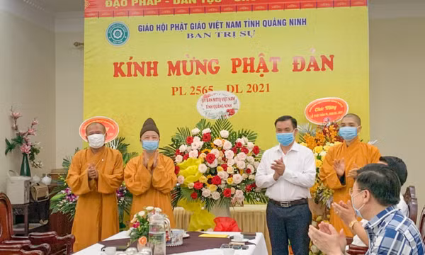 Ủy ban MTTQ tỉnh thăm, chúc mừng Ban Trị sự GHPG tỉnh nhân dịp Đại lễ Phật đản