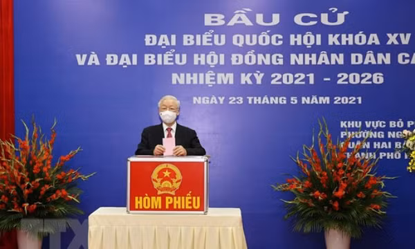 Tổng Bí thư Nguyễn Phú Trọng bỏ phiếu bầu cử tại quận Hai Bà Trưng