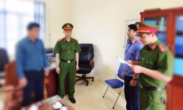 Bắt giam hiệu trưởng về hành vi dâm ô đối với 2 em học sinh lớp 9