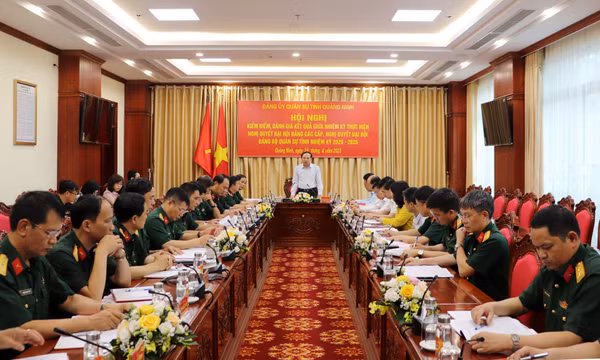 Xây dựng nền quốc phòng toàn dân vững mạnh, khu vực phòng thủ tỉnh vững chắc