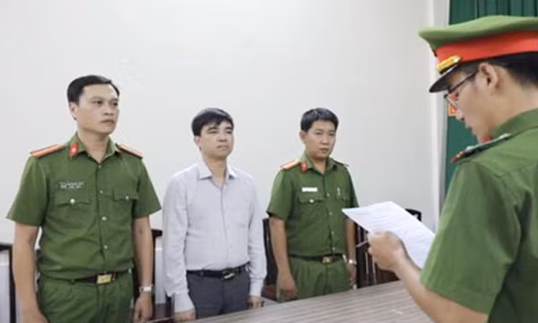Phó phòng Tàu sông Cục Đăng kiểm Việt Nam bị bắt