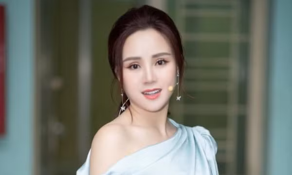 Ca sĩ Vy Oanh khóa hết các tài khoản, 'biến mất' khỏi mạng xã hội