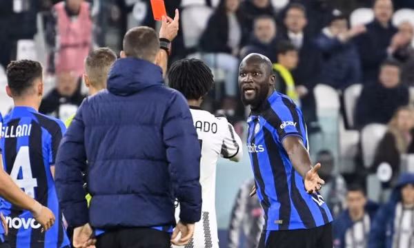 Lukaku cứu Inter trong trận derby Italy 3 thẻ đỏ