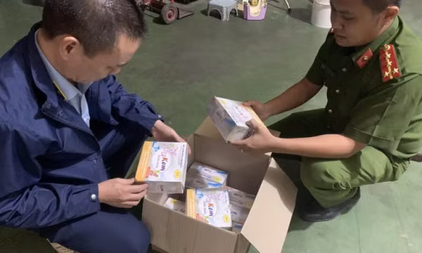 Phát hiện 30.000 cây kem “Tràng Tiền số 10” làm từ nguyên liệu hết hạn