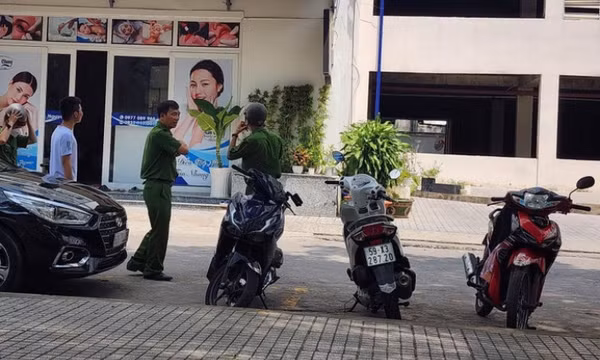 Vợ tử vong, chồng rơi từ tầng 15 chung cư ở TPHCM