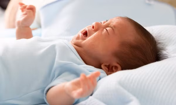 Cách giúp trẻ giảm khó chịu khi bị đầy hơi