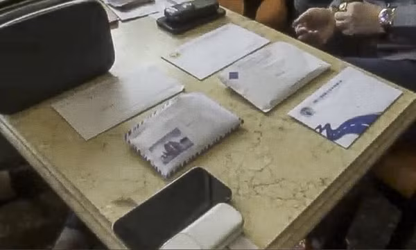 Bắt quả tang một phóng viên cưỡng đoạt 100 triệu đồng của doanh nghiệp