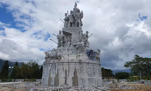 Lo 'lạm phát' tượng đài hoành tráng
