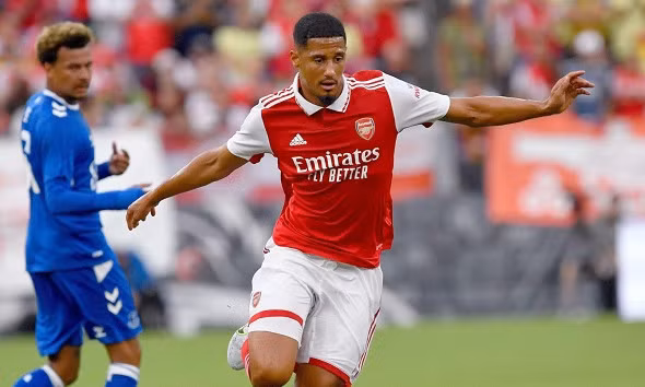 Arsenal đối mặt với nguy cơ mất đá tảng ở derby London