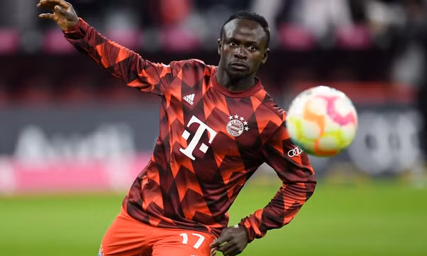 Mane bị Bayern gạch tên khỏi đội một