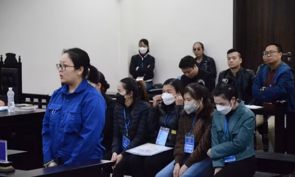 Làm giả hồ sơ cấp thẻ tín dụng, cựu nhân viên ngân hàng lĩnh 15 năm tù