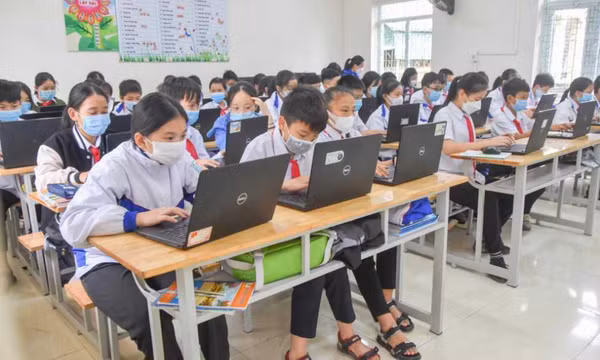 Tiếp tục thúc đẩy chuyển đổi số toàn diện 