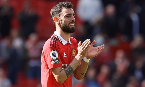 Man United nhận tin sốc về Bruno Fernandes