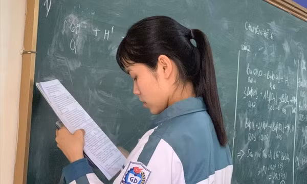 Thi tốt nghiệp THPT từ 2025: Băn khoăn xây dựng ngân hàng đề thi mới 