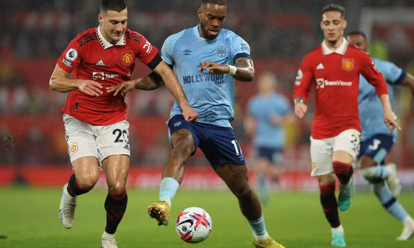 MU đẩy nhanh ký Disasi, Barca mua Dalot