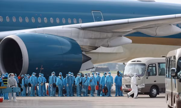 Vụ "chuyến bay giải cứu" bị phanh phui như thế nào? Có bao nhiêu bị can bị truy tố, truy nã?
