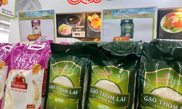 Xuất khẩu giá cao nhưng gạo Việt không đủ để bán