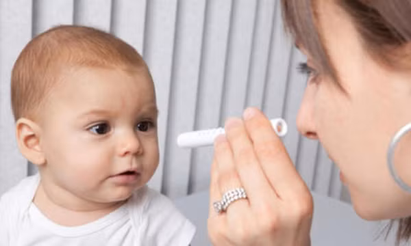 Nhận biết và điều trị sớm đục thủy tinh thể ở trẻ tránh các biến chứng nguy hiểm