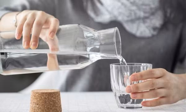 7 lợi ích uống nước ấm mà ít người ngờ tới