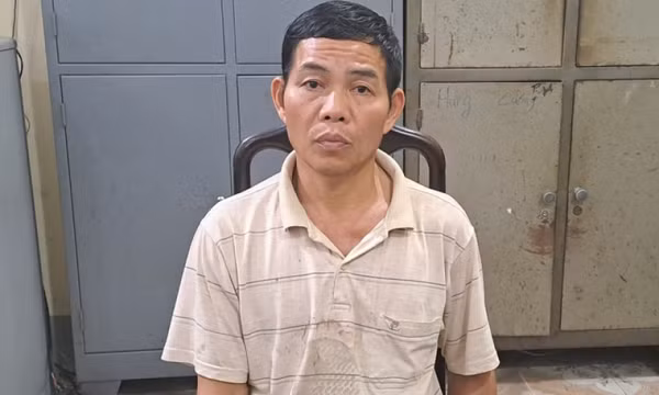 Sát hại hàng xóm vì lôi kéo vợ mình đi ăn chơi, hát hò