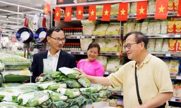 Giá gạo Việt Nam xuất khẩu cao nhất trong 10 năm