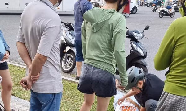 Nam giảng viên ở Đà Nẵng bị trộm máy tính khi dừng xe sơ cứu người phụ nữ