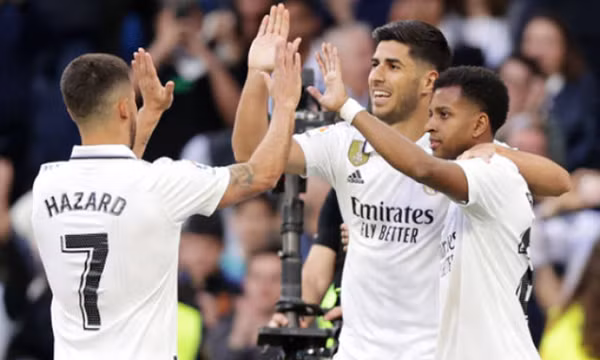 Benzema lập hattrick, Real Madrid nhấn chìm đối thủ