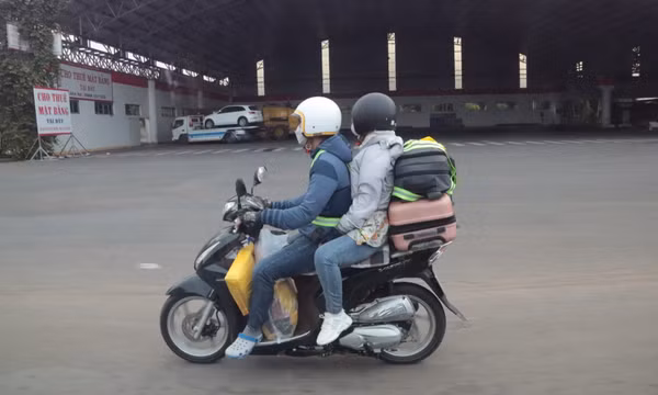 Những thói quen điều khiển, sử dụng xe máy làm tốn nhiều xăng