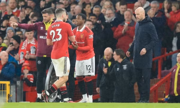 Man United nhận tin dữ từ Luke Shaw