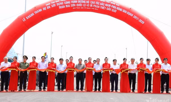 Thông xe 2 cao tốc, Thủ tướng cảm ơn người dân nhường nhà đất cho dự án