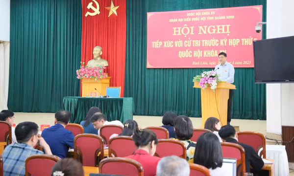 Đại biểu Quốc hội Vũ Hồng Thanh tiếp xúc cử tri huyện Bình Liêu